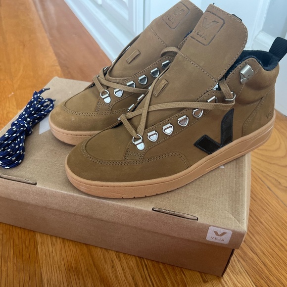 VEJA "Roraima Nubuck Tent Black" (9M/EUR 42M) - Picture 2 of 5